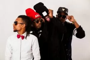 Os Intocáveis feat. Roley - Um Toque (Kizomba) 2017