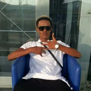 Pai Banana & Mongana Kingueira - Invejoso