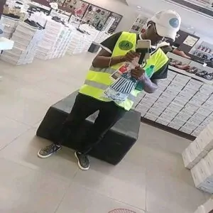 Alberturo One - Deus Me Perdoa (feat. AG-Pump)